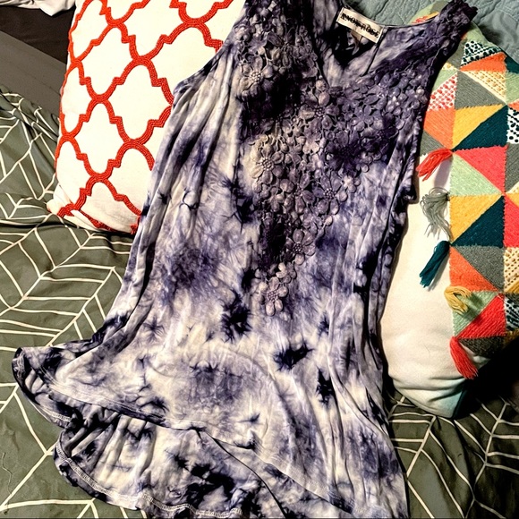 Knox Rose tie dye high low tank! - Picture 2 of 2
